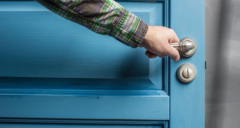 Qui appeler en cas de porte bloquée ?